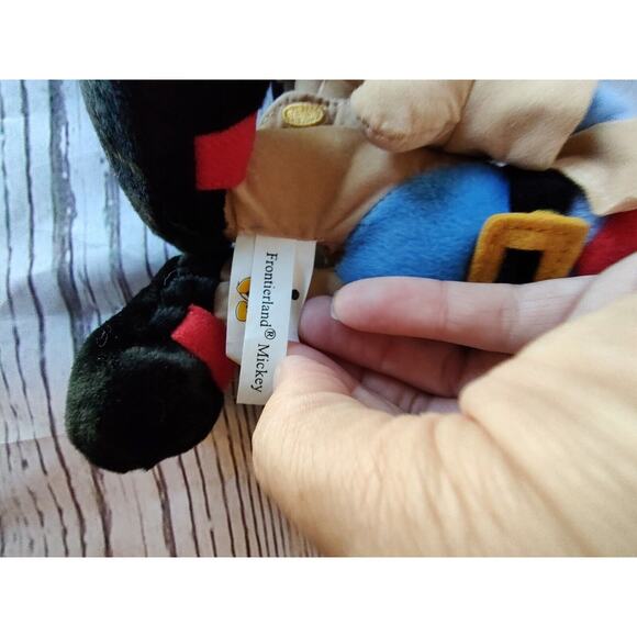 Disney World Frontierland Cowboys Indians Mickey Donald Minnie Chip Dale Lot 8 - Picture 4 of 16